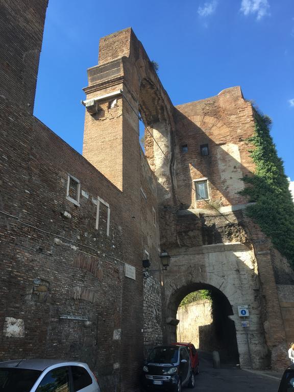 Delightful 100 Meters From The Colosseum Roma