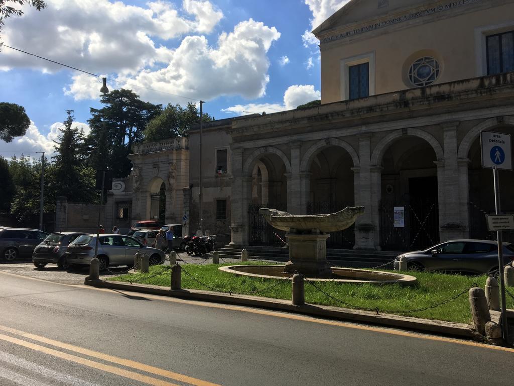 Delightful 100 Meters From The Colosseum